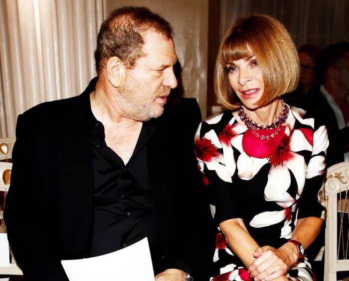 Harvey Weinstein y Anna Wintour durante un show de moda en Londres. 2015. FOTO: Getty