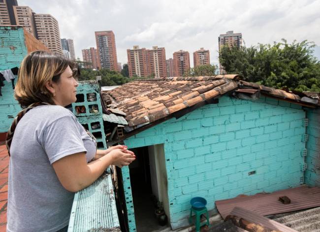 La Vida En Tres Barrios Populares Que Son Islas En El Poblado