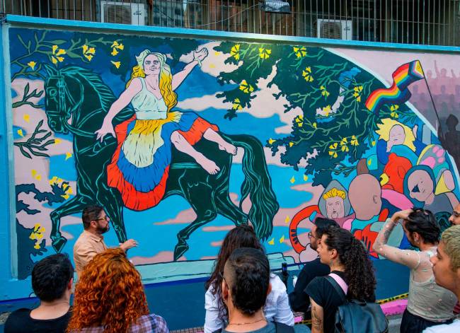 Un mural en honor a La Dany la artista callejera del Centro de Medellín