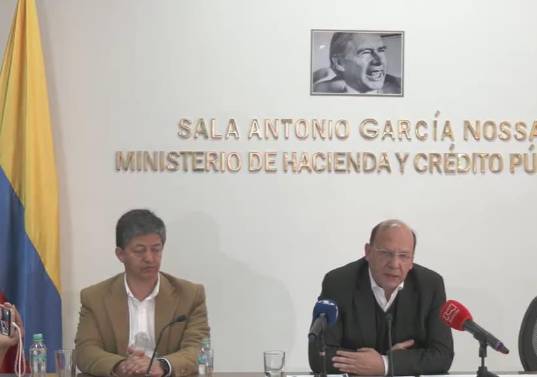 Germán Ávila, ministro de Hacienda, sostiene que aumento de la tasa de interés afecta el crecimiento económico. FOTO tomada de YouTube