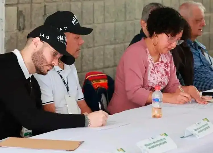 El concejal Tobón deja en el aire la pregunta de qué pasará con la senadora Isabel Cristina Zuleta, que ha sido la cabeza de los diálogos con jefes de bandas. FOTO MANUEL SALDARRIAGA
