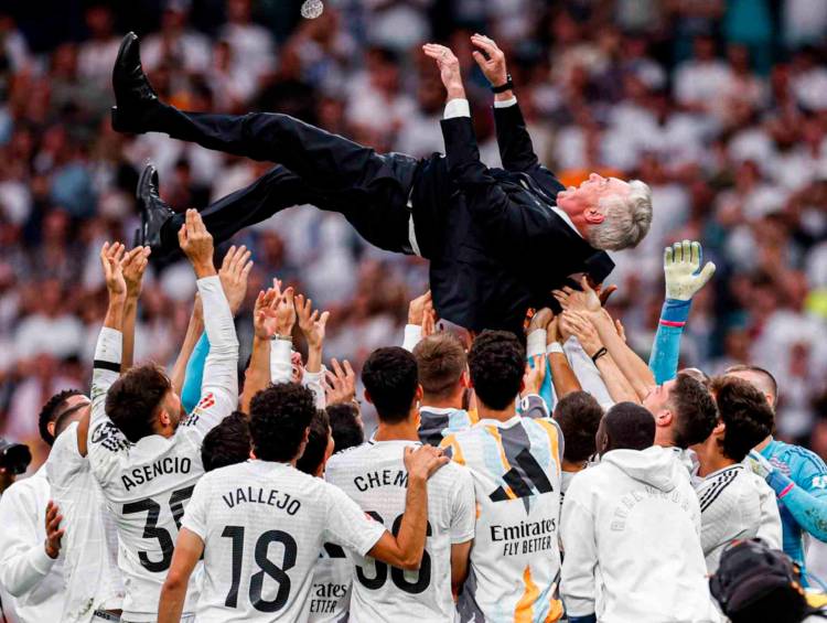 Videos: “Hala Madrid y nada más”, así fue la emotiva despedida de Luka Modric y Carlo Ancelotti en el Santiago Bernabéu 