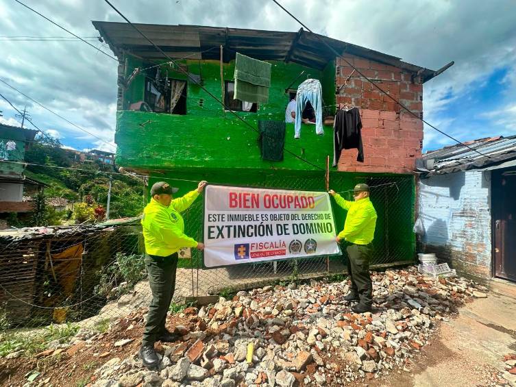 Golpe a banda criminal del Suroeste: les ocuparon casas, vehículos y empresas fachada avaluados en $4.000 millones