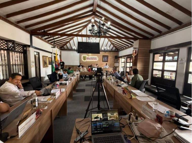 El Concejo de Rionegro aprobó un descuento de hasta el 80% en intereses de mora y del 50% en sanciones para contribuyentes con deudas en impuestos locales. Foto: cortesía Alcaldía de Rionegro