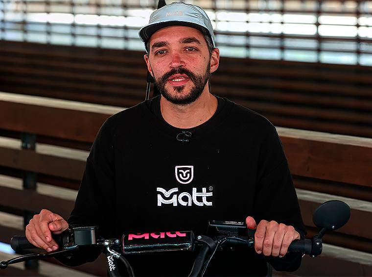 Simón Echavarría, cofundador de Matt Movilidad, cuenta que a pesar de las barreras culturales y de infraestructura para los usuarios de silla de ruedas, Matt ya está transformando vidas. Foto: EL COLOMBIANO