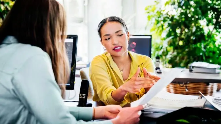 Los roles más requeridos en el sector de mercadeo y publicidad son analistas comerciales, publicistas, coordinadores de proyectos, impulsadores, entre otros. FOTO: GETTY