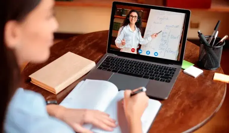 Más de 80 programas de maestría disponibles en áreas como ciencia de datos, derecho, salud y sostenibilidad. FOTO: CORTESÍA