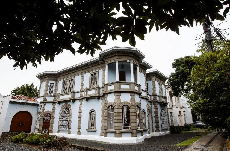 <span class="mln_uppercase_mln">Este</span><b><span class="mln_uppercase_mln"> Halloween una de las actividades que puede hacer en la ciudad es conocer las historias paranormales de las antiguas casas del barrio Prado en Medellín. Foto: Julio César Herrera Echeverri.</span></b> <span class="mln_uppercase_mln">Este</span><b><span class="mln_uppercase_mln"> Halloween una de las actividades que puede hacer en la ciudad es conocer las historias paranormales de las antiguas casas del barrio Prado en Medellín. Foto: Julio César Herrera Echeverri.</span></b>