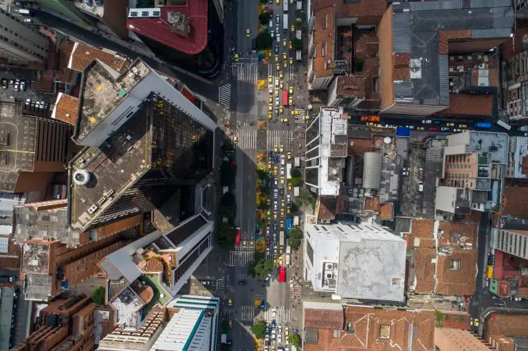 El mundo envejece, y Medellín no es ajena a esta tendencia. FOTO: Esteban Vanegas. Archivo El Colombiano.