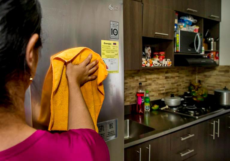 El Dane reveló que las mujeres en Colombia dedican más del doble de tiempo que los hombres al trabajo no remunerado, especialmente en tareas domésticas y de cuidado. FOTO: JUAN ANTONIO SÁNCHEZ El Dane reveló que las mujeres en Colombia dedican más del doble de tiempo que los hombres al trabajo no remunerado, especialmente en tareas domésticas y de cuidado. FOTO: JUAN ANTONIO SÁNCHEZ