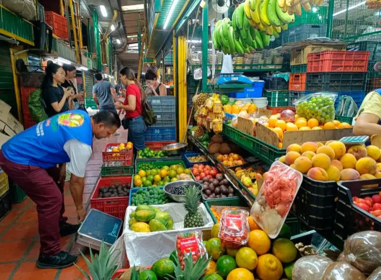 El alza de frutas y alimentos frescos volvió a sentirse en los mercados de Medellín durante el arranque de 2026. FOTO: CRISTIAN VÁSQUEZ