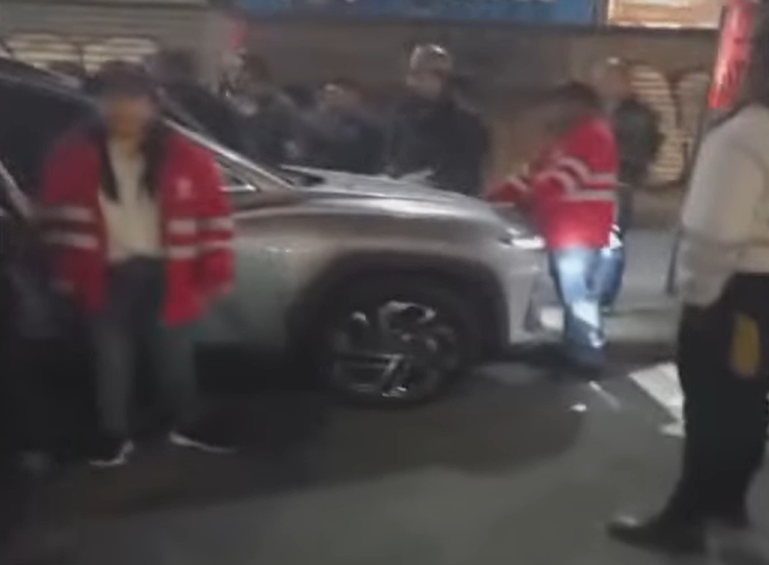 Identificaron a la señora que habría atropellado a manifestantes en Bogotá. Ella explicó su versión de los hechos. FOTO: Capturas de video
