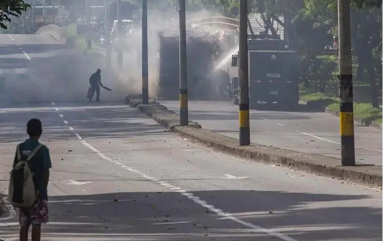 Por disturbios, evacúan el campus de la Universidad de Antioquia Por disturbios, evacúan el campus de la Universidad de Antioquia