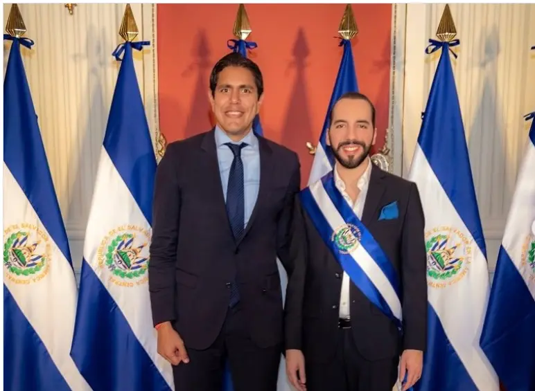 <b>Lester Toledo junto al presidente de El Salvador. Foto: redes sociales</b>