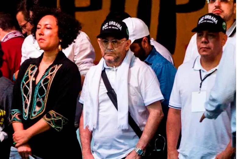 El concejal Tobón dice que la congresista Zuleta (izq.) usurpó funciones que no le correspondían al tramitar presuntamente la salida de los capos de la cárcel. FOTO: EL COLOMBIANO El concejal Tobón dice que la congresista Zuleta (izq.) usurpó funciones que no le correspondían al tramitar presuntamente la salida de los capos de la cárcel. FOTO: EL COLOMBIANO