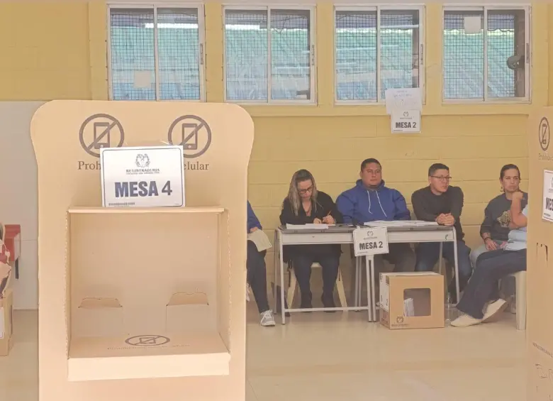 Puesto de votación en el colegio José Antonio Galan en Manrique, en Medellín. Puesto de votación en el colegio José Antonio Galan en Manrique, en Medellín.