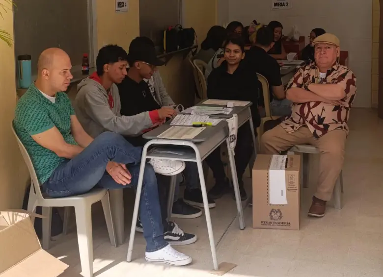 Puesto de votación en el colegio José Antonio Galan en Manrique, en Medellín. Puesto de votación en el colegio José Antonio Galan en Manrique, en Medellín.