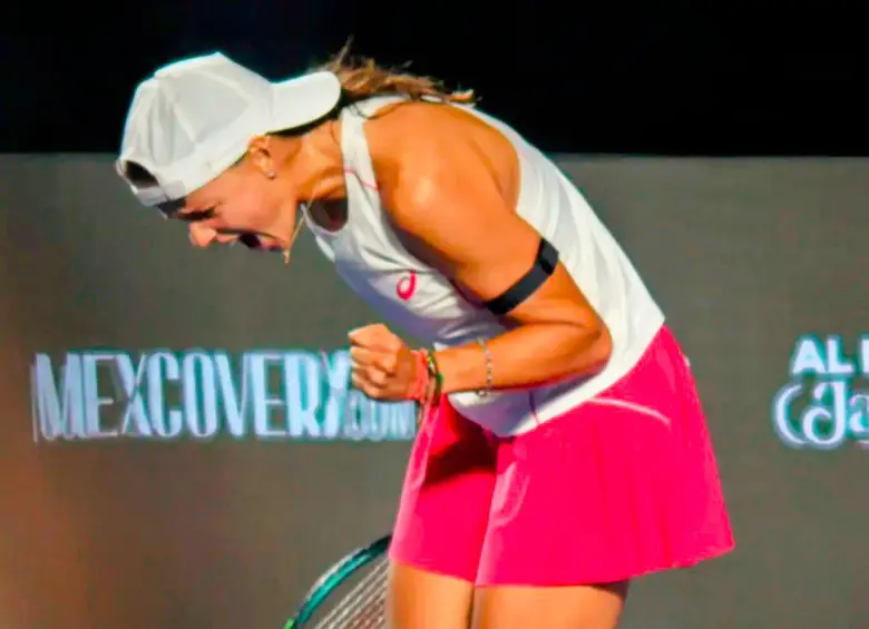 Emiliana Arango festejando en Guadalajara. FOTO @fedecoltenis