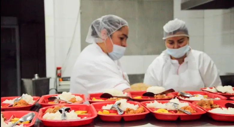 El PAE es un complemento alimentario que se entrega en los colegios públicos a niños, niñas y jóvenes. FOTO Cortesía