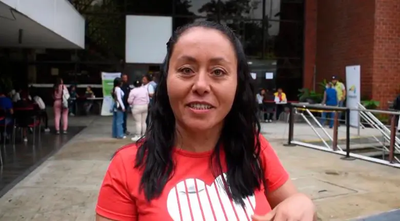 Alid Yurany Montejo fue una de las 1.419 víctimas del conflicto armado que recibió la indemnización en la jornada masiva en Medellín. FOTO Cortesía Unidad para las Víctimas