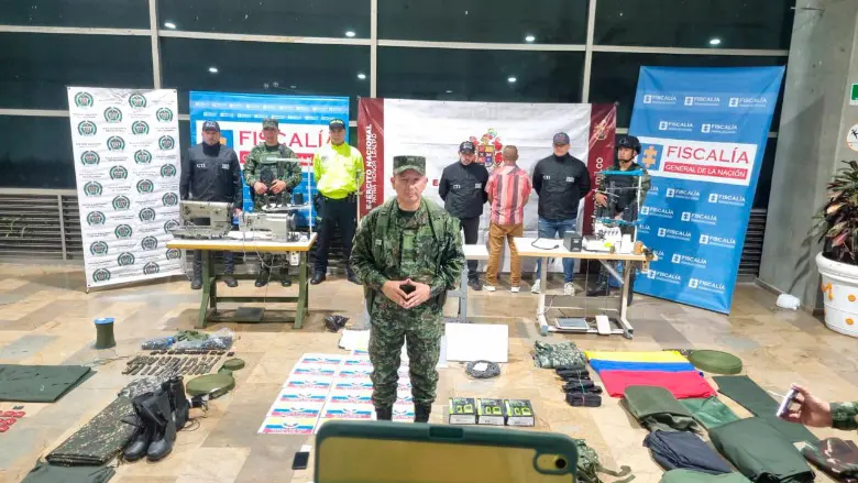 Tras atentado en Medellín, allanaron casa donde harían uniformes para disidencias de las Farc y allí capturaron a un hombre