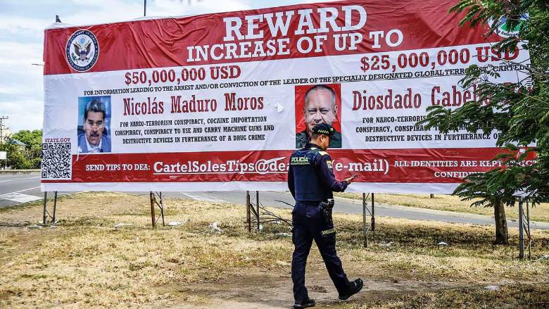 El saludo ocurrió mientras EE. UU. evaluaba lanzar panfletos en Caracas reiterando la recompensa de 50 millones por Maduro. FOTO: AFP.