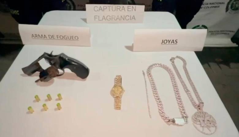 A extranjero le robaron cadenas de oro con diamantes y un Rolex en Medellín; presunto ladrón fue capturado