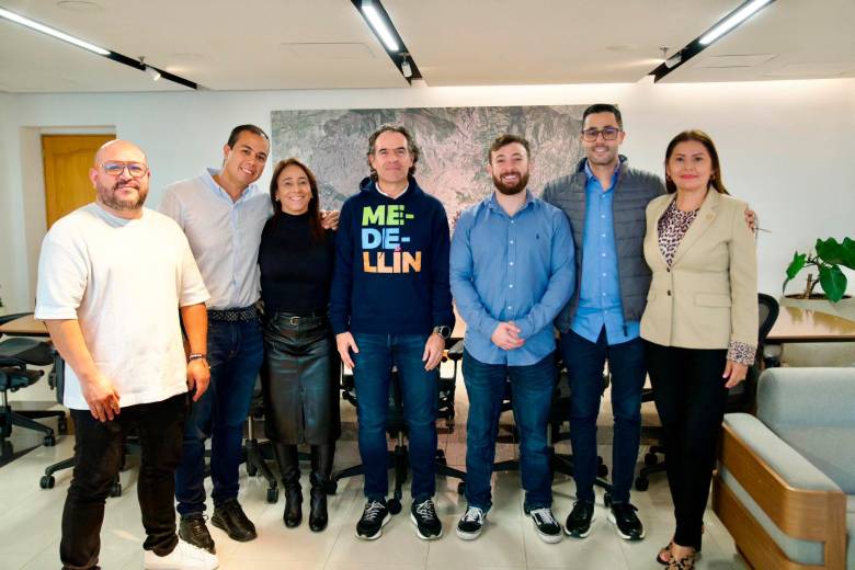 Foto compartida por el concejal tras la visita al alcalde Gutiérrez con Laja. FOTO Tomada de @AndresGuryRod