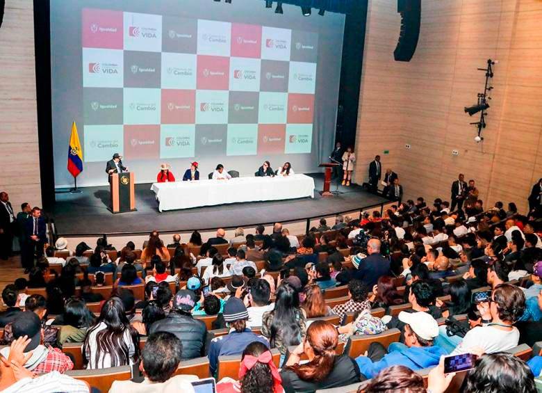 La reunión entre el presidente y representantes del subsistema de participación juvenil se realizó el miércoles en Bogotá. FOTO: Presidencia