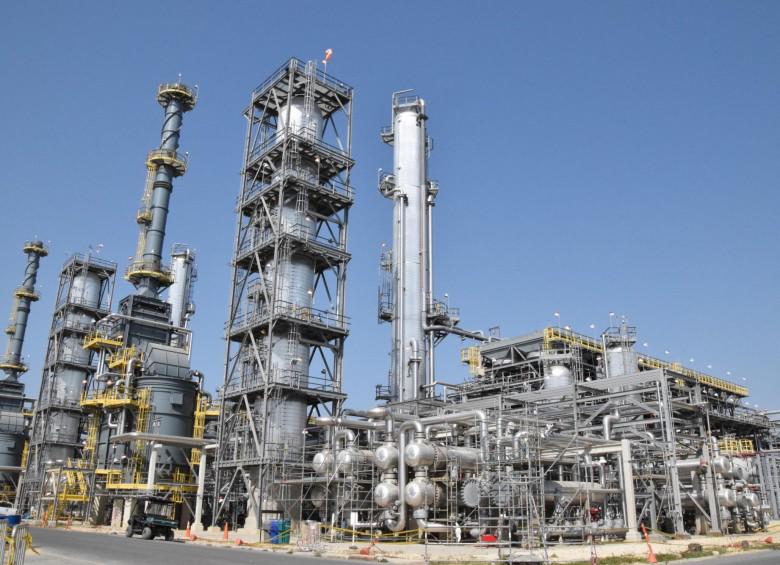 En 2022, Reficar aumentó su capacidad de producción de 150.000 a más de 200.000 barriles por día (bpd) para atender la creciente demanda nacional de combustibles. FOTO ARCHIVO.