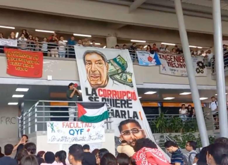 La Procuraduría General de la Nación abrió indagación previa contra miembros por determinar de la Policía Metropolitana de Barranquilla. FOTO: Captura de video  La Procuraduría General de la Nación abrió indagación previa contra miembros por determinar de la Policía Metropolitana de Barranquilla. FOTO: Captura de video