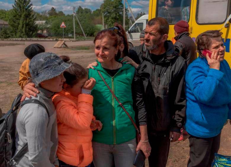 Miles de familias de la región de Járkov han tenido que salir huyendo como consecuencia de la arremetida rusa. FOTO: AFP
