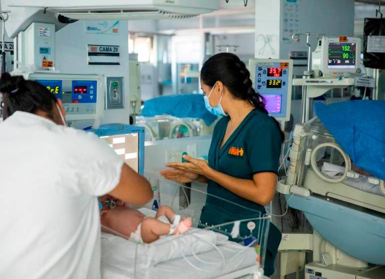 Los nacimientos de bebés en Colombia se redujeron en 11% en 2023 frente a 2022. Foto Carlos Velázquez. 