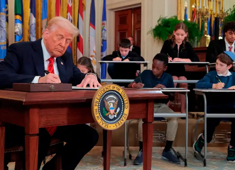 Donald Trump ha calificado la medida como necesaria para ahorrar dinero. FOTO: Getty