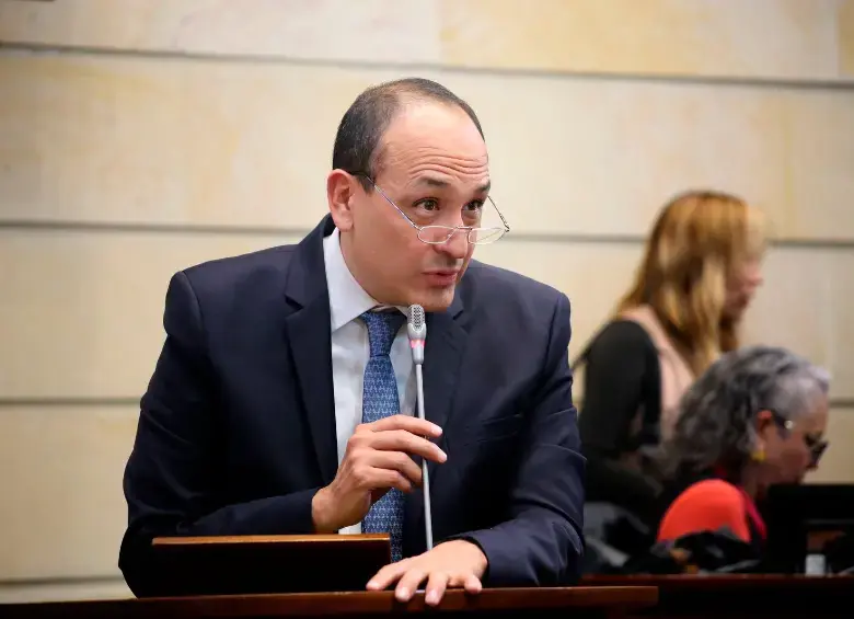 Vladimir Fernández fue elegido magistrado de la Corte Constitucional en reemplazo de Alejandro Linares, quien terminó su periodo de 8 años.