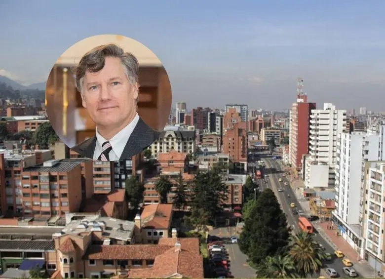 El alto funcionario del Gobierno estadounidense, Christopher Landau, quien asistió al funeral de Miguel Uribe, aprovechó su visita a Bogotá para contar su historia familiar y los hechos que lo unen con la capital del país. FOTO: COLPRENSA | @DeputySecState