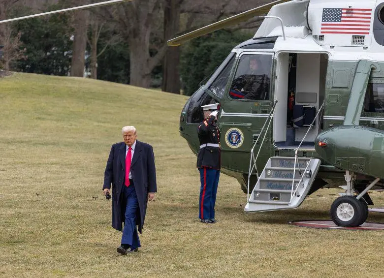 El avión jumbo Boeing 747-8 que supuestamente será donado por la familia real catarí al presidente Donald Trump, representaría posibles conflictos de intereses. FOTO: Xinhua