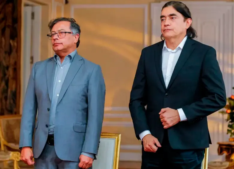 El presidente de la República, Gustavo Petro, y el director del Departamento de Prosperidad Social, Gustavo Bolívar. FOTO: Colprensa