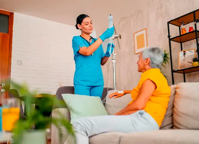 Las personas cuidadoras son un servicio complementario que recae principalmente en el núcleo familiar. FOTO GETTY