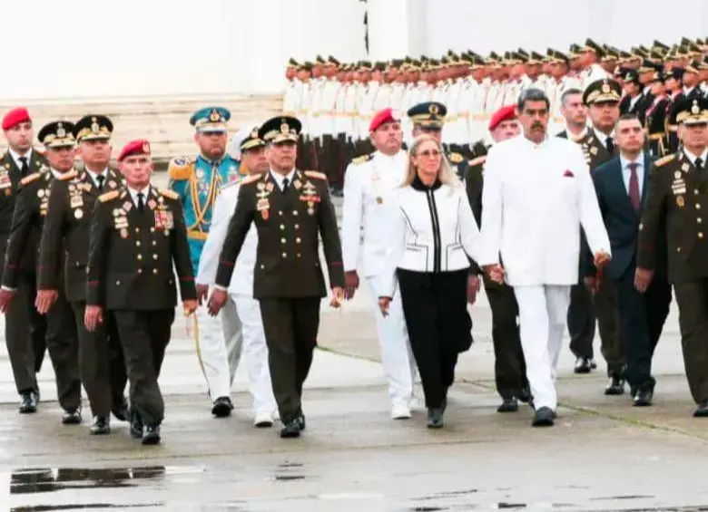 Maduro reforzó las fronteras, activó frentes militares y llamó a la población a sumarse a la reserva como parte de su estrategia defensiva. FOTO: REFERENCIA/ X VLADIMIR PADRINO