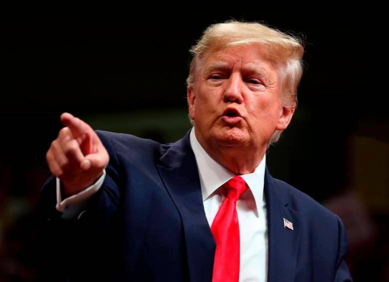 El presidente hizo el anuncio luego de que este 17 de julio el diario Wall Street Journal publicara un artículo que atribuye a Trump una carta supuestamente enviada a Epstein por su 50 cumpleaños. FOTO: Getty