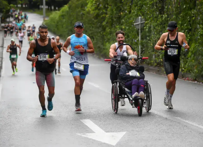Maratón Medellín pasó de 2.000 atletas en 1995 a 27.000 en 2025. Foto: Juan Antonio Sánchez