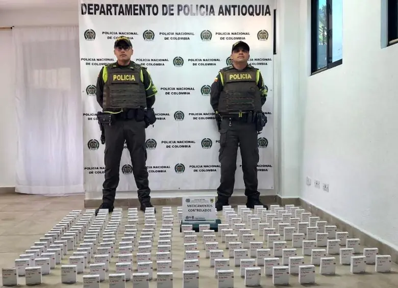 El medicamento de control estaba oculto en un vehículo que se movilizaba en la vía entre Girardota y Yolombó. FOTO: Cortesía Policía Antioquia