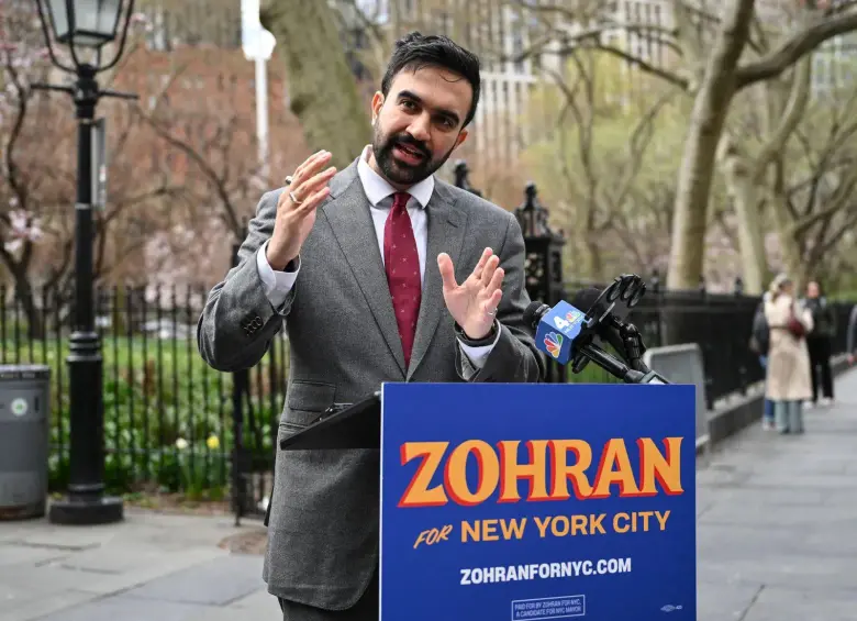 Zohran Mamdani, el alcalde de Nueva York con un patrimonio de apenas US$200.000 que venció a Cuomo y a Wall Street. FOTO: Tomada de @mehtahansal.