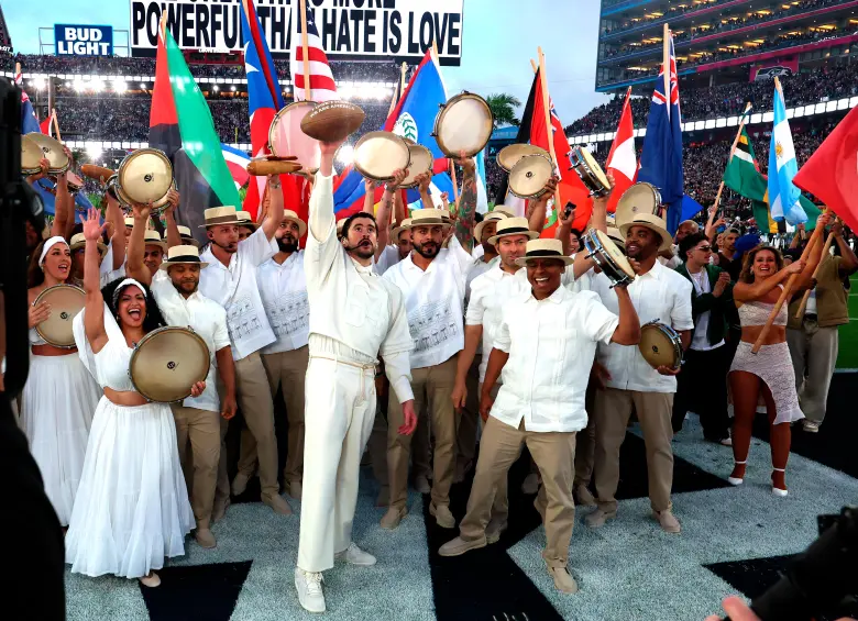 Con más de 140 millones de espectadores, la presentación de Bad Bunny en el show de medio tiempo del Super Bowl, se convirtió en la más vista de la historia. Foto Kevin Mazur. 