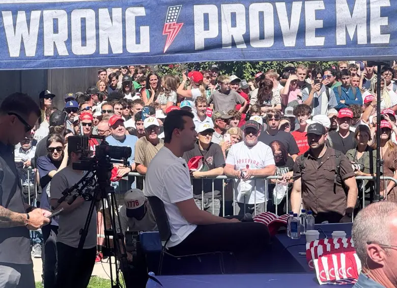 Charlie Kirk en el evento antes de ser asesinado. FOTO: AFP