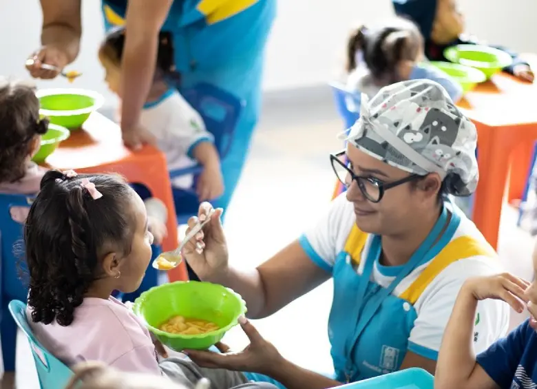 Con más proteína y ensalada, y menos sopa, Buen Comienzo baja desnutrición de niños