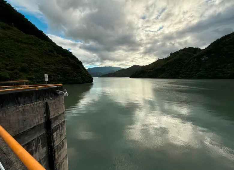 Alertan que bloqueos en El Guavio ponen en riesgo el suministro de energía en Cundinamarca 