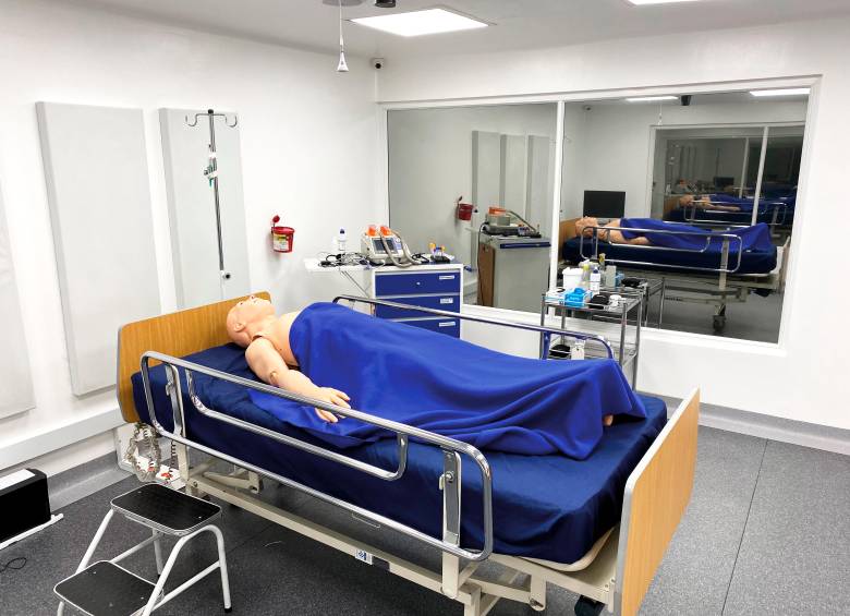 En la foto, laboratorio de simulación clínica de alta fidelidad.