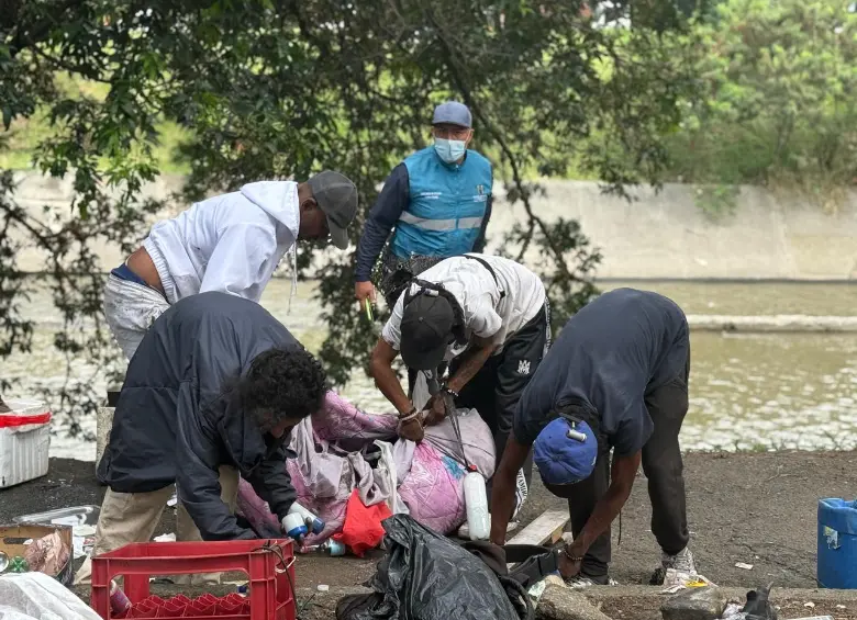 Intervinieron 75 puntos críticos ocupados por habitantes de calle en Medellín: desmontaron más de 4.300 cambuches 